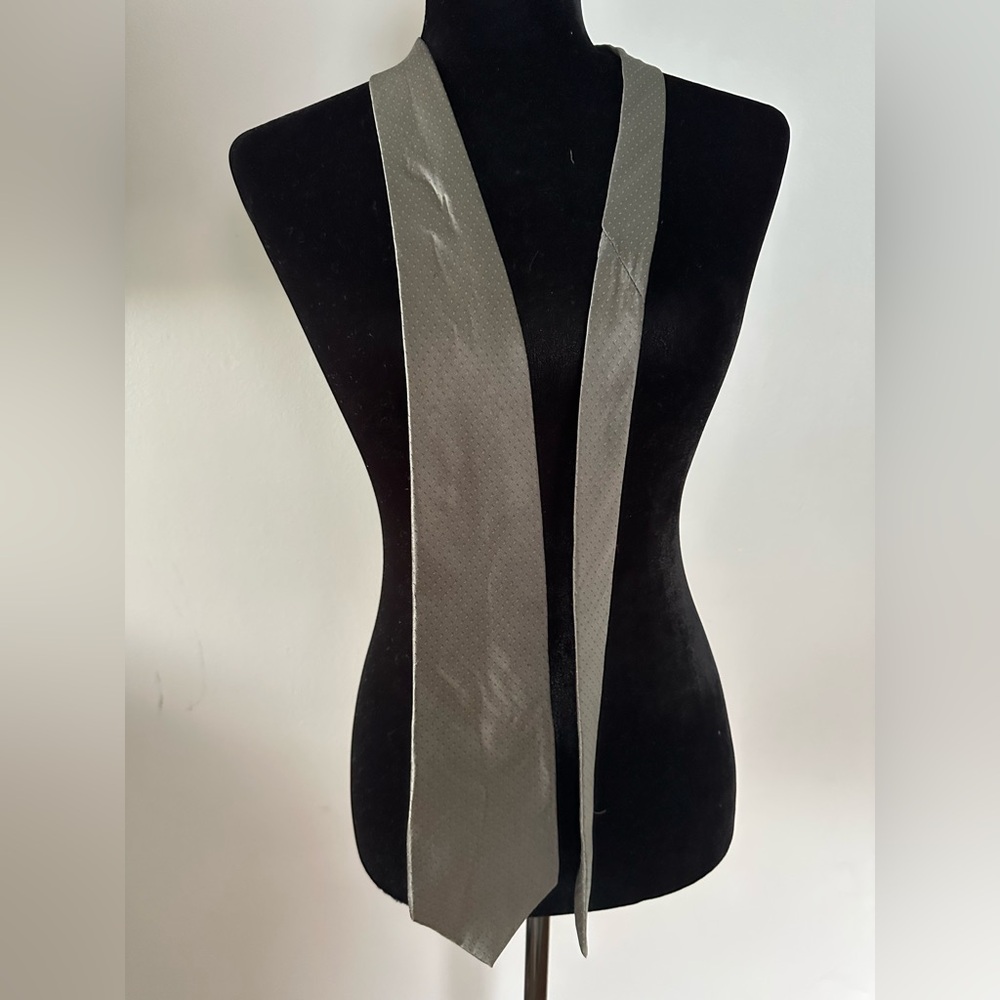 DKNY 100%‎ Silk Tie